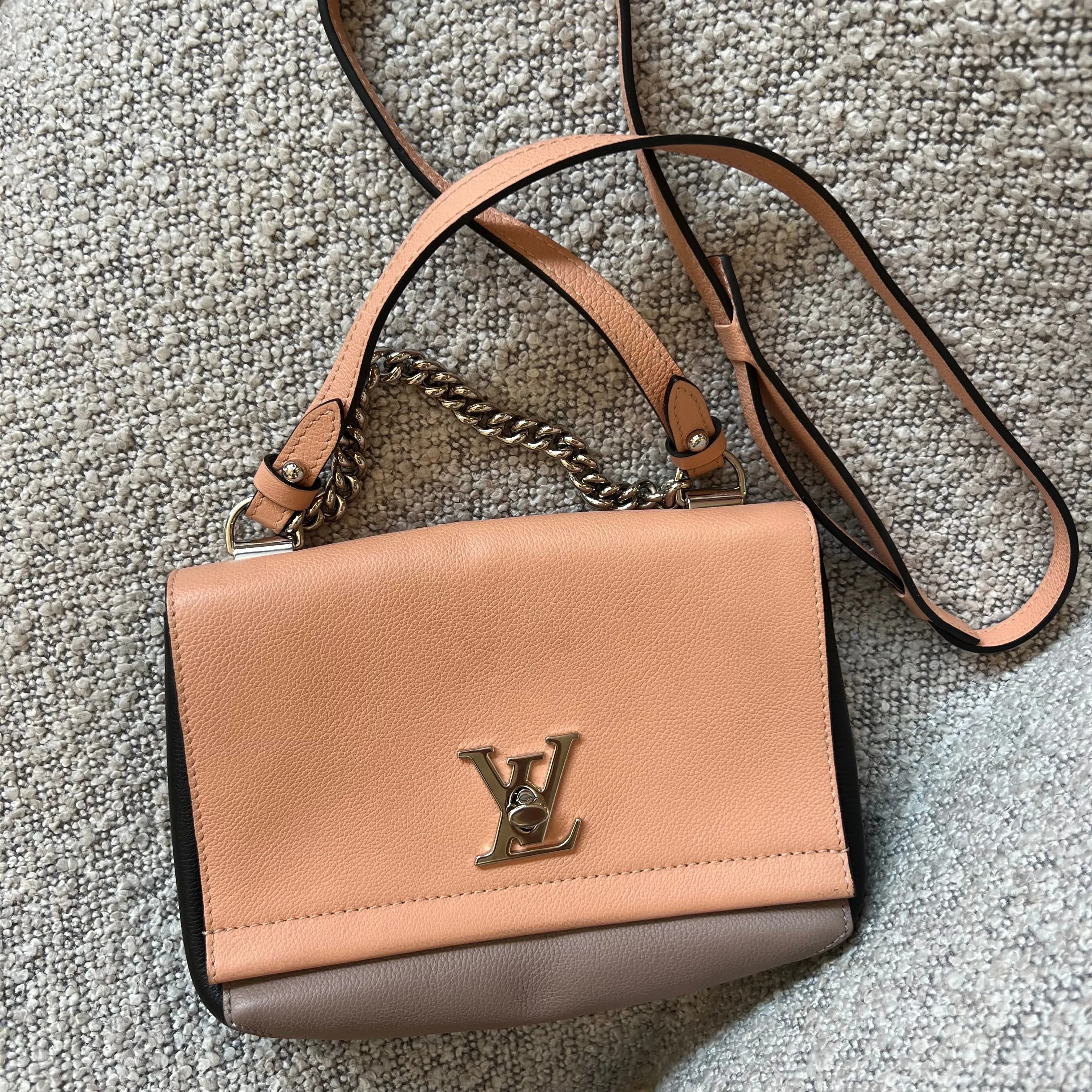 Bolsa Louis Vuitton MyLockMe Chain Tricolor