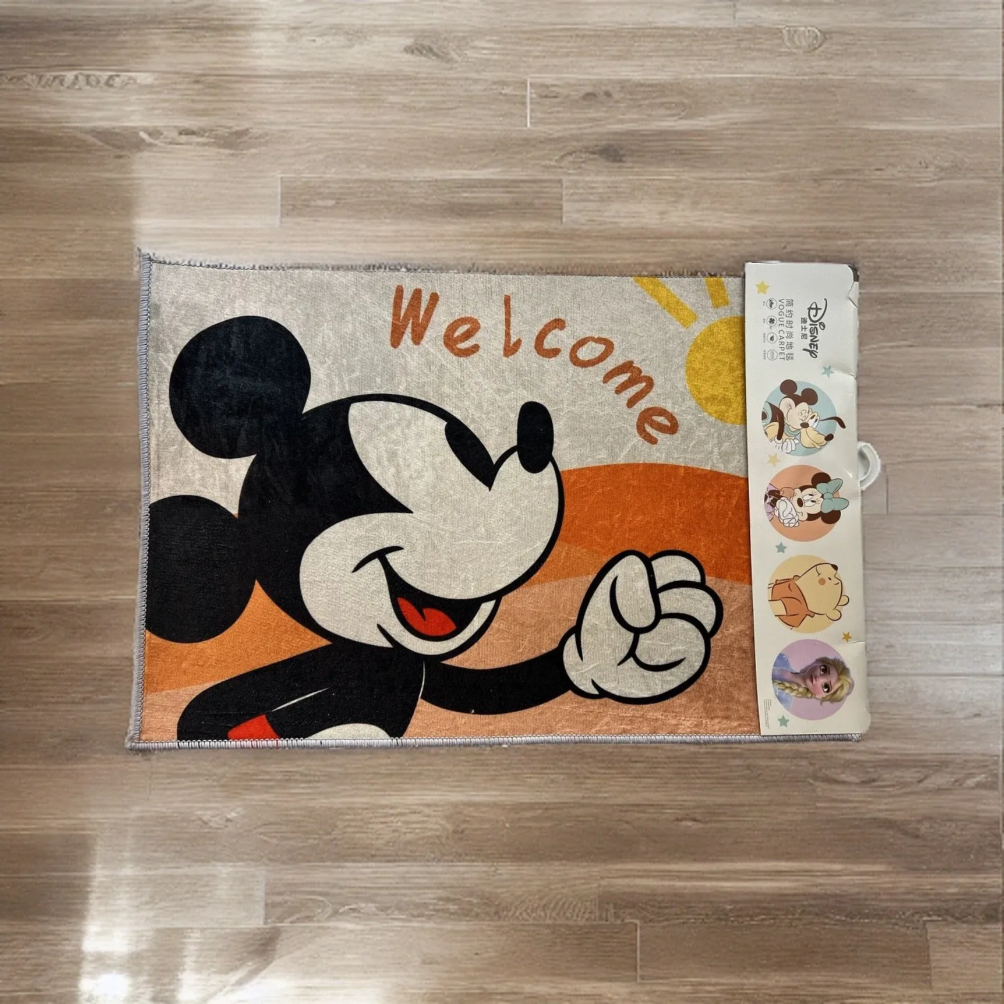 Tapete Disney  Mickey Mouse con 27 Diseños Diferentes para Transformar tu Espacio